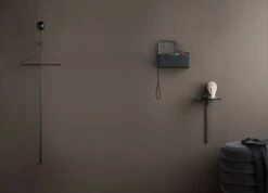 Ferm LIVING Wall Box Kukkalaatikko, Suorakaide, Musta 11 Ferm LIVING Wall Box Kukkalaatikko, Suorakaide, Musta -EMI Sisustus Kauppa 20 18590 dobbeltsidet