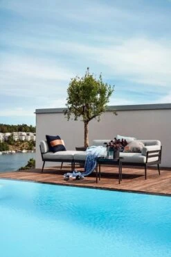 Skargaarden Anholt Sohva 10 Skargaarden Anholt Sohva -EMI Sisustus Kauppa ANHOLT SOFA LOUNGE CHAIR SALTO LOUNGE TABLE