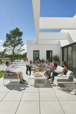 Fermob Bellevie 3-istuttava Sohva, Acapulco Blue - Flannel Grey -EMI Sisustus Kauppa BELLEVIE BLANC COTON AIX ALBUM2023 ANTHONY LANNERETONNE 1 1