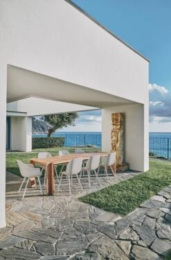 GUBI Atmosfera Pöytä, 281 X 105, Tiikki 11 GUBI Atmosfera Pöytä, 281 X 105, Tiikki -EMI Sisustus Kauppa GUBI Gubi Goes Al Fresco Atmosfera Beetle Bat