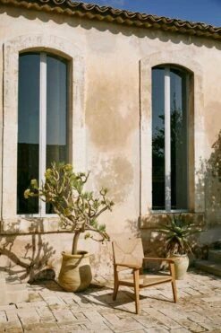 GUBI F-Chair Outdoor Nojatuoli, Luonnonvärinen - Tiikki -EMI Sisustus Kauppa GUBI SICILIA121410220436