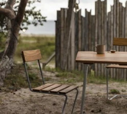 Grythyttan Stålmöbler Tuoli 1, Galvanoitu Teräs - Tiikki -EMI Sisustus Kauppa Grythyttan Klassikerserien teak 4 scaled e1647881279574