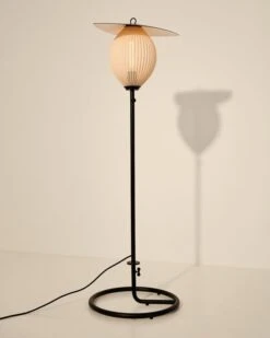 GUBI Satellite Outdoor Lattiavalaisin, Musta - Cream White 13 GUBI Satellite Outdoor Lattiavalaisin, Musta - Cream White -EMI Sisustus Kauppa Gubi SATELITE LAMP 6