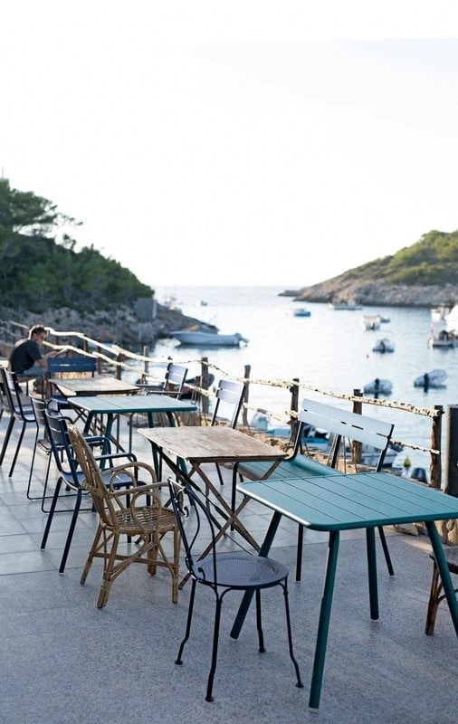 Fermob Luxembourg Käsinojallinen Tuoli, Liquorice 5 Fermob Luxembourg Käsinojallinen Tuoli, Liquorice - Image 3