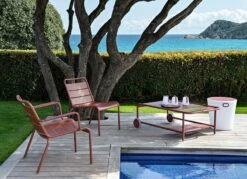 Fermob Luxembourg Matala Nojatuoli, Lapilli Grey -EMI Sisustus Kauppa LUXEMBOURG OCRE RAMATUELLE RESIDENTIAL DESIGNER2021 NICOLAS MATHEUS 2 1