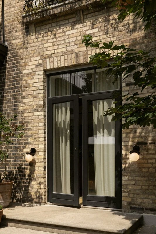 Nuura Liila Outdoor Seinävalaisin, Musta - Opaali 8 Nuura Liila Outdoor Seinävalaisin, Musta - Opaali - Image 6