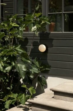 Nuura Liila 1 Outdoor Seinä/kattovalaisin, Musta - Opaali 9 Nuura Liila 1 Outdoor Seinä/kattovalaisin, Musta - Opaali -EMI Sisustus Kauppa NUURA outdoor3181