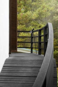 Louis Poulsen AJ Garden Pollarivalaisin, Pitkä, 3000K, Laippa Ja Liitäntä -EMI Sisustus Kauppa SS23 AJ Garden Tall single stair 10012role 2