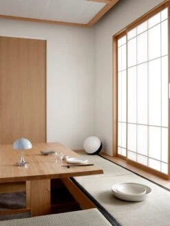 Louis Poulsen Panthella Portable V2 Pöytävalaisin, Harmaa Opaali -EMI Sisustus Kauppa VL Studio Floor Black Panthella Portable Grey AW21 Slukket 08574 2