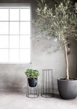 MENU Wire Ruukku, Musta 13 MENU Wire Ruukku, Musta -EMI Sisustus Kauppa Wire Pot Location 2015 07