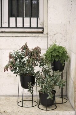 MENU Wire Ruukku, Musta 12 MENU Wire Ruukku, Musta -EMI Sisustus Kauppa Wire Pot Location 01 Download 300dpi JPG 28RGB29 228846