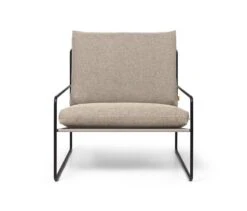 Ferm LIVING Desert Nojatuoli, Musta - Tumma Hiekka Dolce 12 Ferm LIVING Desert Nojatuoli, Musta - Tumma Hiekka Dolce -EMI Sisustus Kauppa fermLIVING SS22 DesertSofa 1seater BlackDarkSand 1104265433 pack 1