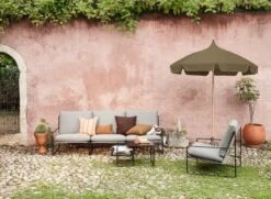 Ferm LIVING Lull Aurinkovarjo, Pyökki – Oliivinvihreä -EMI Sisustus Kauppa fermLIVING SS22 LullUmbrella MilitaryOlive image 1